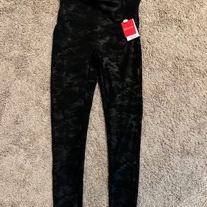 Spanx NWT Faux Leather Camo Leggings Petite Medium